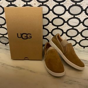 NWT UGG Cas Slip On in Chesnut